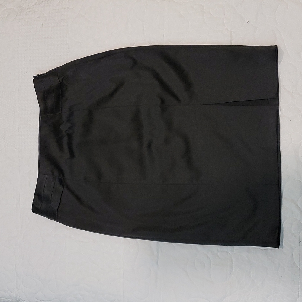 🚀3/$15🚀 White House Black Market satin skirt